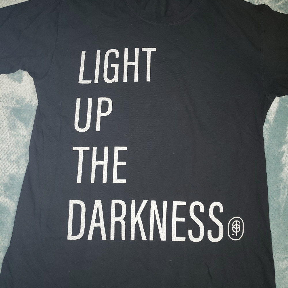 Clasic Tee "Light Up the Darkness"